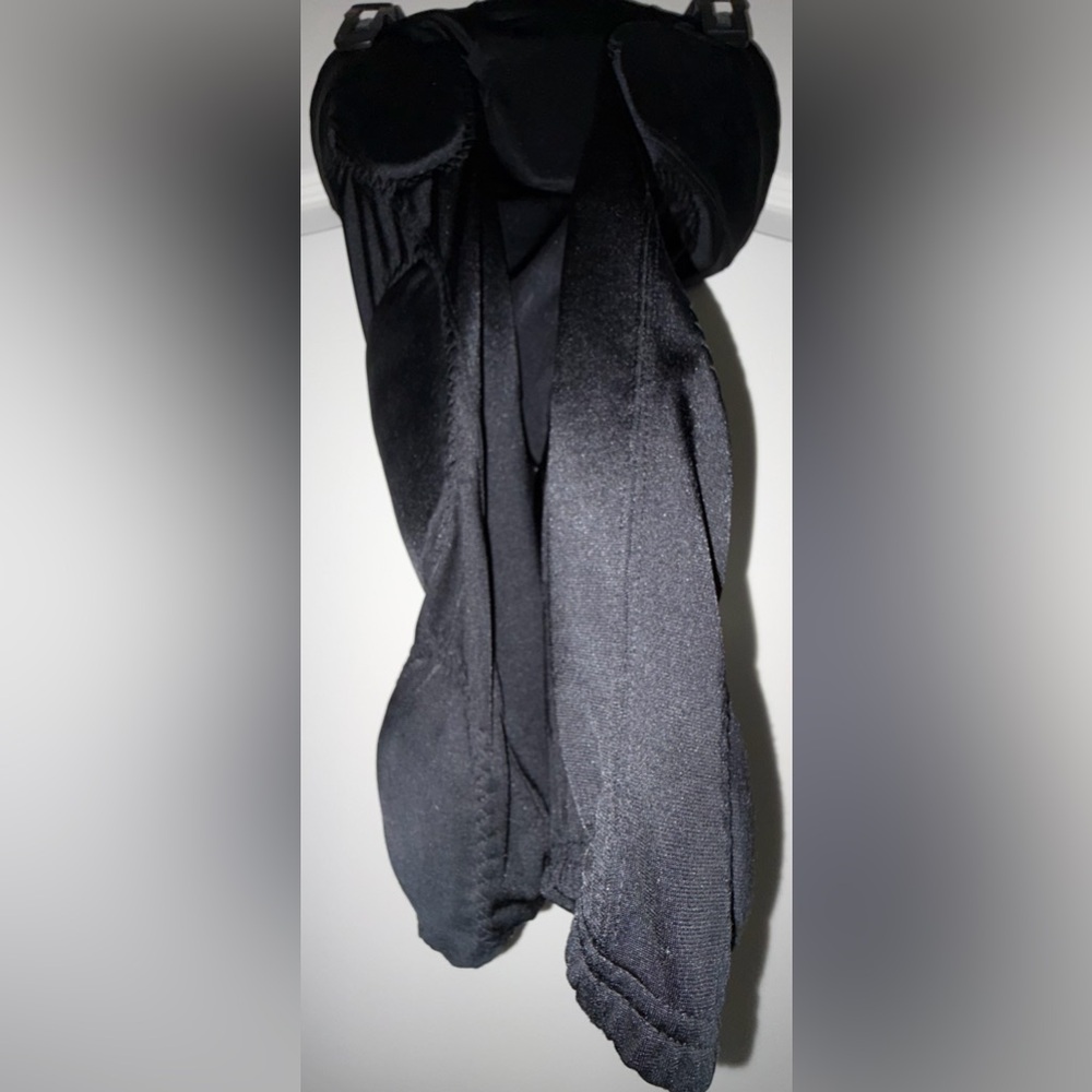 NIKE FOOTBALL PANTS WITH INTEGRATED FOOTBALL PADS
EXCELLENT CONDITION - Picture 2 of 5